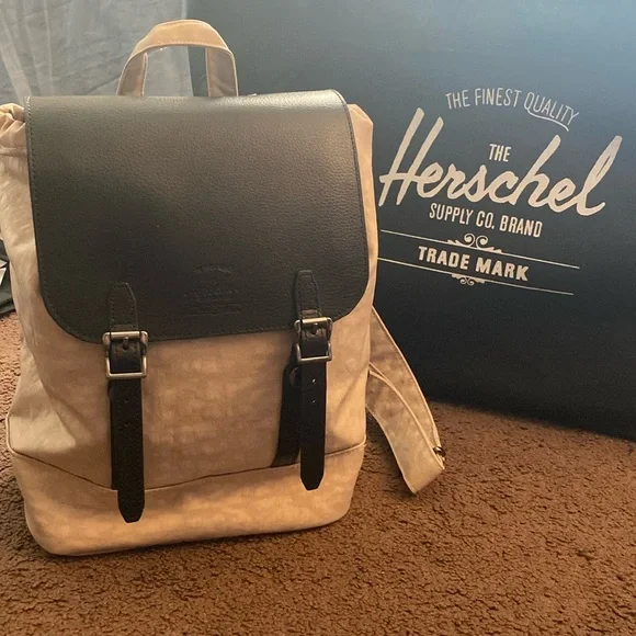 NEW! Herschel Orion Retreat mini leather bag NWT Orion Retreat Crossbody Bag 3.5L | Herschel Supply Co main image 3